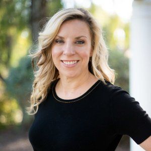 Jennine Estes - LGBTQ therapist in San Diego CA